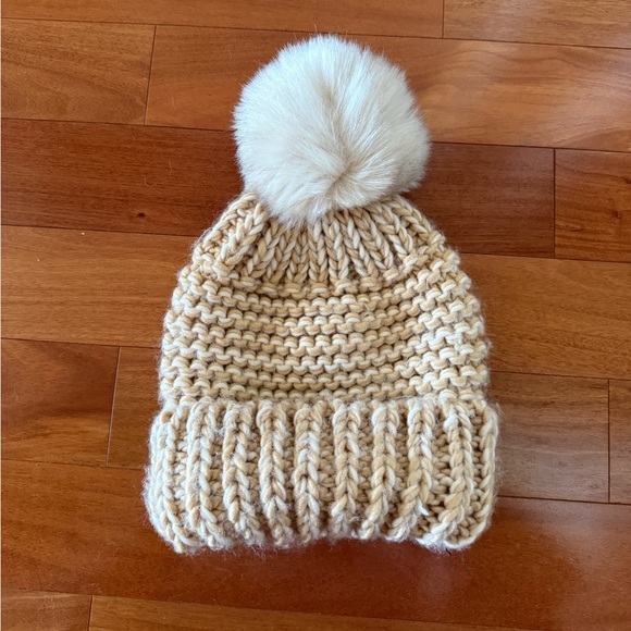 Free People Cream and Tan Fluffy Puff Ball Pom Chunky Knit Beanie - Picture 1 of 5